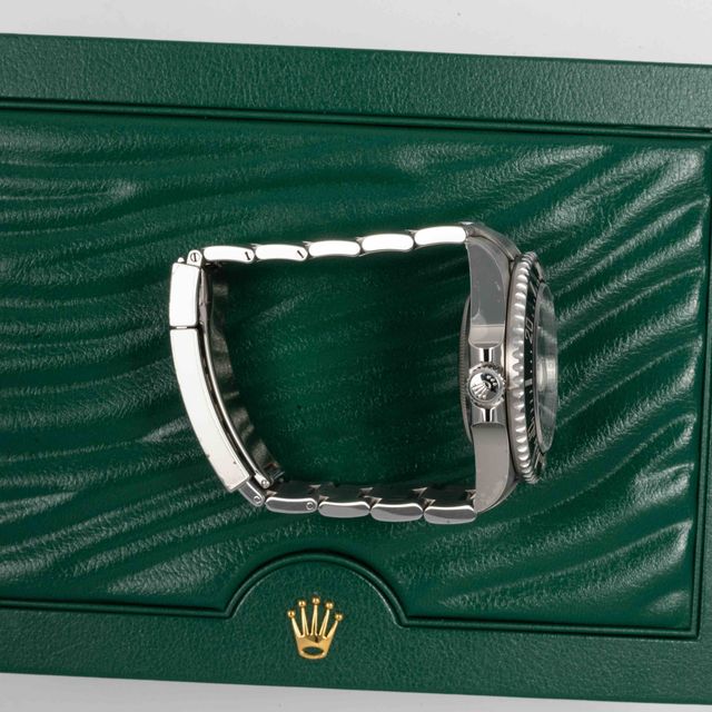 Rolex Sea-Dweller 126600 Image 3